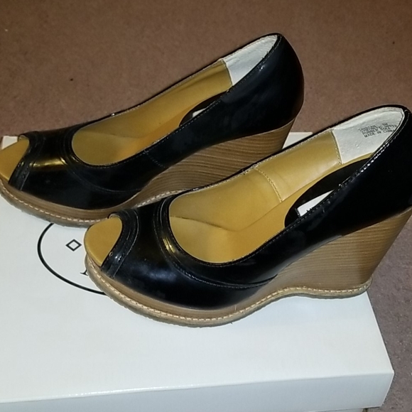 Heels - Picture 2 of 5